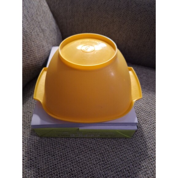 Tupperware 836-4 Servalier 6 cup Bowl Yellow Vintage No Lid‎ - Picture 4 of 4